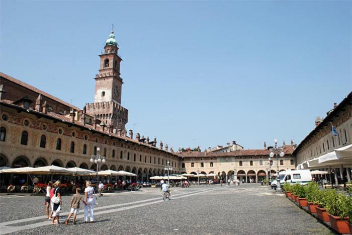 Hotel Il Pino Garlasco Buitenkant foto