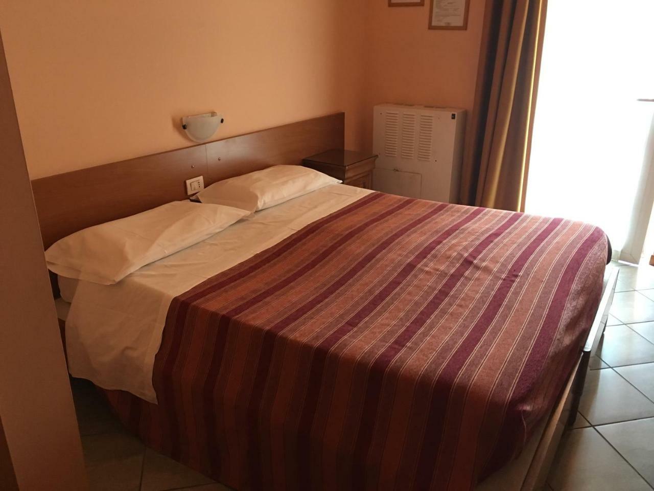 Hotel Il Pino Garlasco Buitenkant foto