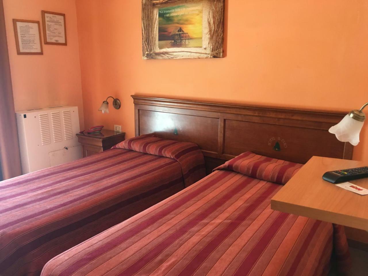 Hotel Il Pino Garlasco Buitenkant foto